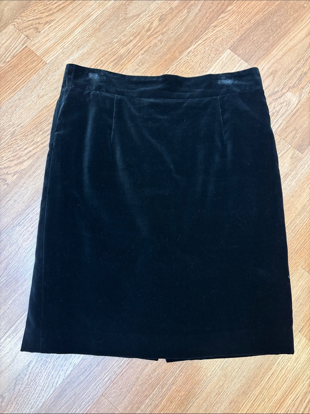 Vintage Mondi Black Velvet Pencil Skirt. Size M.